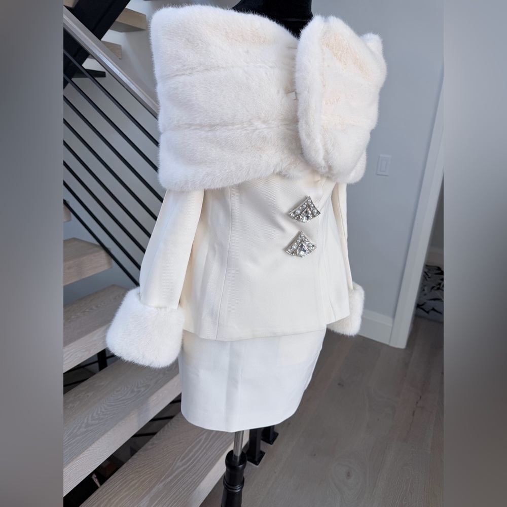 New Old Money Jessica Bara White Faux Fur Jacket and Matchinv Skirt size S - Picture 8 of 13